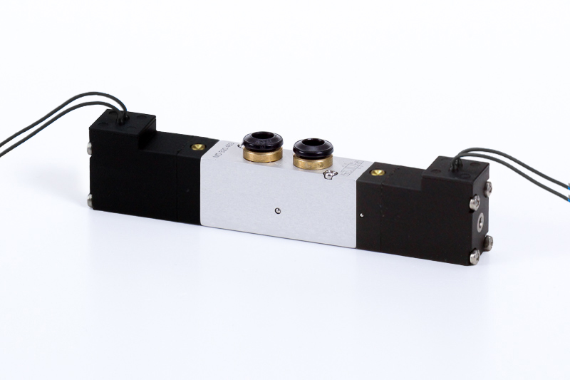 MD 520 463 - 24 DC L