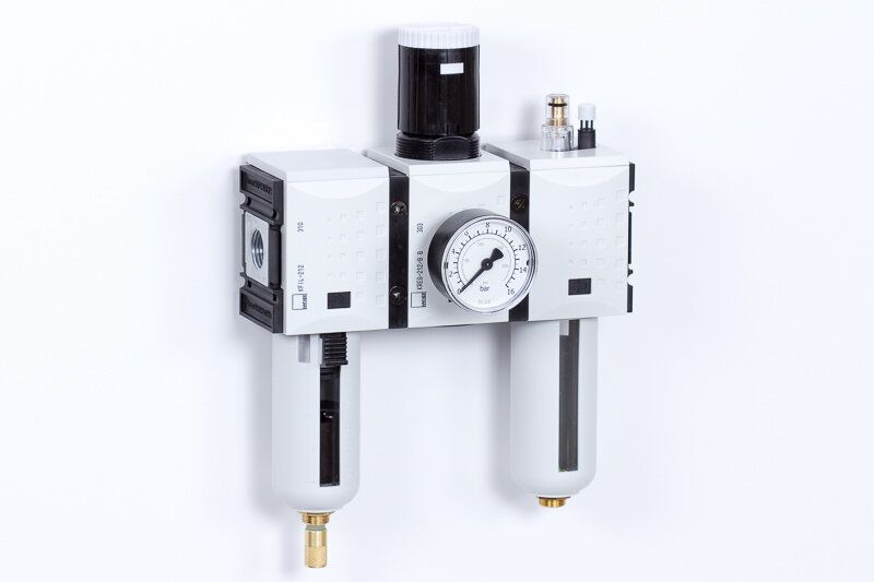 Csatlakozók és Levegő-előkészítők a Pneumatikában: Miért Fontos a Minőségi Választás?