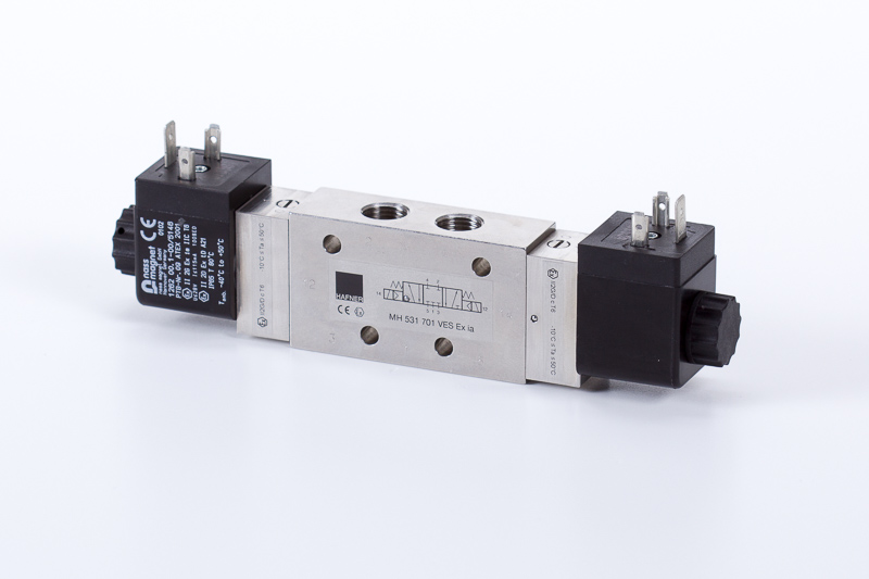 5/3 középállásban zárt